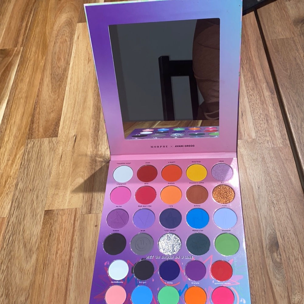 Morphe x Avani Gregg For the bebs eye shadow pallet !!